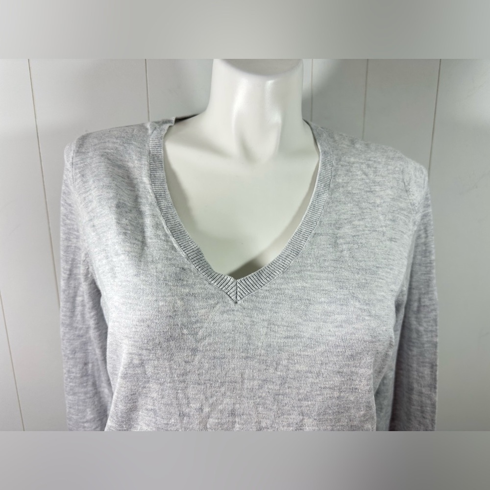 NWT Old Navy XL Tall V-Neck Sweater Womens Long Sleeve Knit Sweater Light Gray - Picture 2 of 7